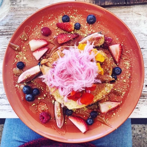 Colour pop for breakfast #ohyes #fairyfloss #onthetable // @thetinygiantpetersham ThreeGirlsOnAWhim