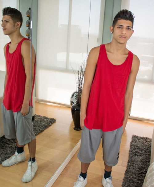 Latinboyz model D-Boi is our latest latin adult photos