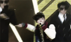 myunqdae-blog:           I’m Mr.H in da club, in my B BOY stance ~          