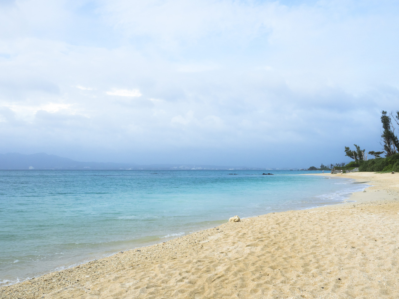 Okinawa Photo 沖縄風景写真 波の色染み入る砂浜