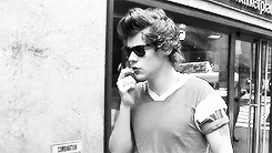 yayhaz:  @Harry_Styles: Girl you’ve been hitting that treadmill like a freak.