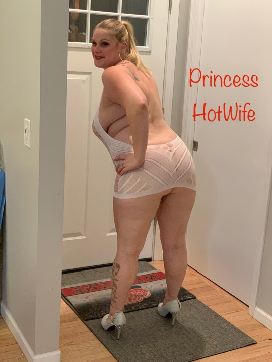 princesshotwife8866:Princess HotWife waiting for her Bull to come Fuck her while
