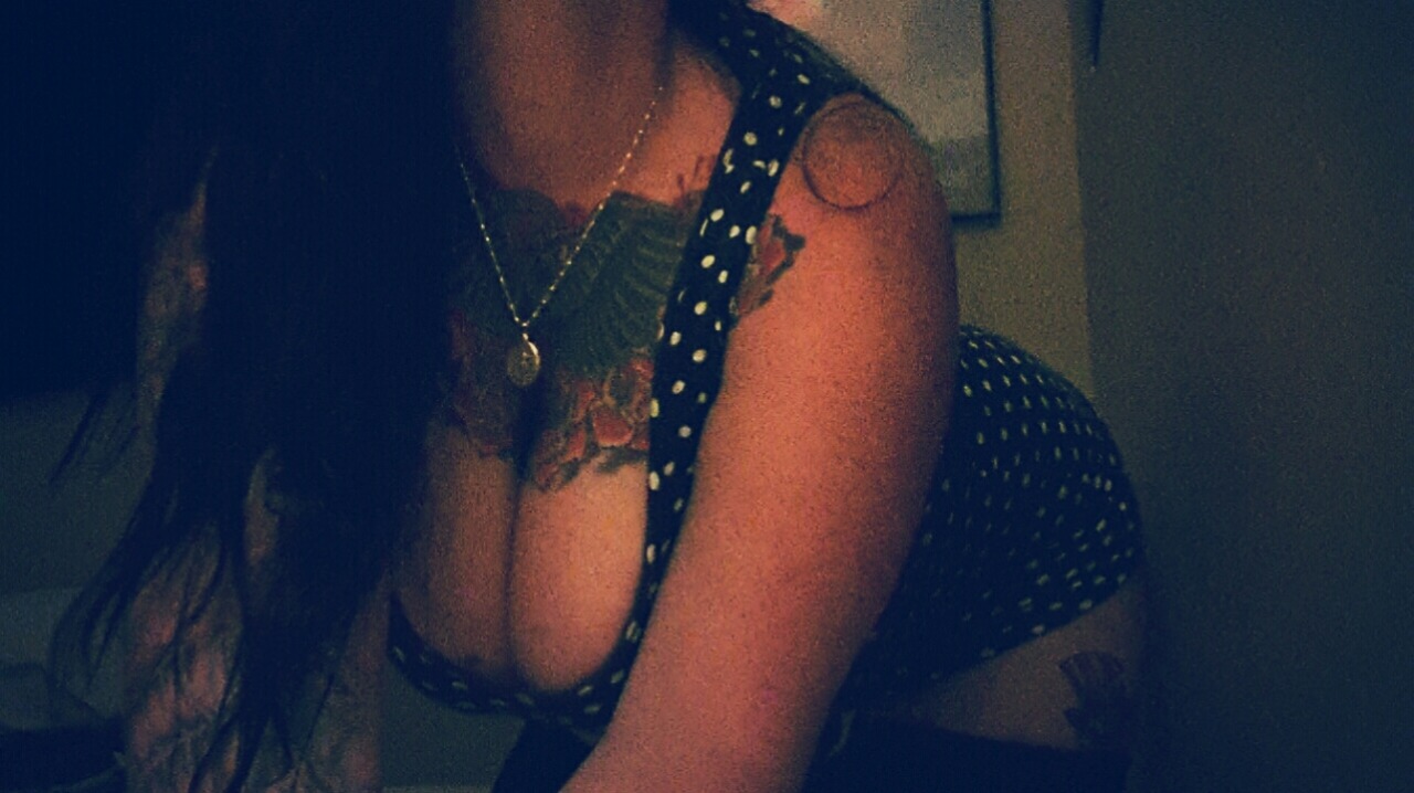 erinalkaline:  erinalkaline:  New self-shot set to say Thank You to my new friends
