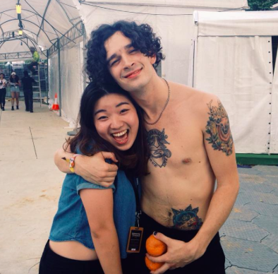 slendergraspongrammar:  getting his vitamin c!!!!! laneway festival singapore 1.30.16