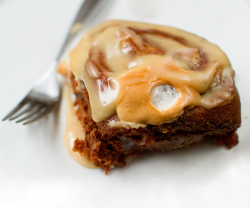 vegan-yums:  Vegan Hot Cocoa Cinna-Buns. Toasty Marshmallow Swirled.