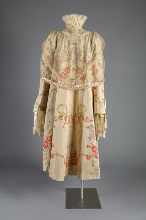 Jeanne Hallée evening coat, 1900′sFrom the Maryland Center for History and Culture