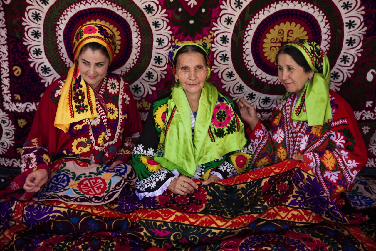 I took this photo last month in Kulob, Tajikistan. This kind of embroidery called Chakan is widespread in this Central Asian country and is part of UNESCO intangible cultural heritage list. Maliks, Nizoramo and Sharafnisa learned these splendid,...