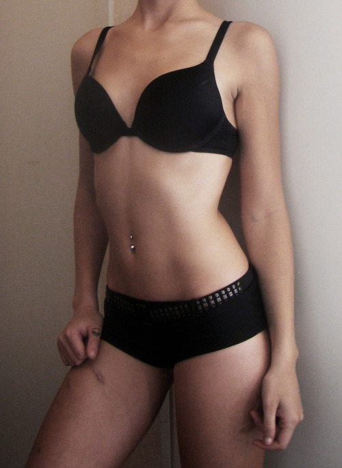 zombiecaptain:  klusterfvk:  pornopuffgirls:   Body positivity forever! You girls are awesome!  Omg i absolutely adore you love! let me be you <3 - Lisa  HOLY FUCK ONE OF OUR SUBMISSIONS UNF  Haha I didn’t even think this would get notes :’) 