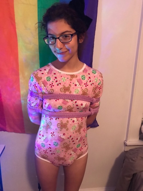 dadaslilstonerbaby:Daddy! It’s time to open your Christmas present ❤️ onesie from @littleprincesscustoms  Rope by: @tooprettytolive