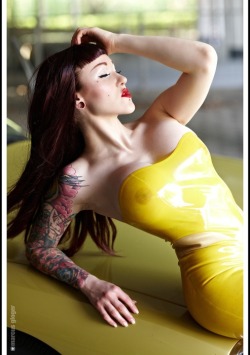 alternative-pinup:  Alternative Pinup girl