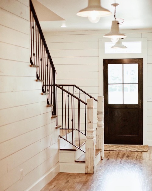 oldfarmhouse:Admiring all the details!✨Go to link below 4more!https://www.instagram.com/whitetailfar