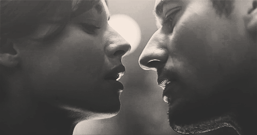 laurmesz:  sh7774:  I wonder what you’re doing, I wonder where you are…I am lost without you, I cannot live at all. There’s oceans in between us but that’s not very far  💕