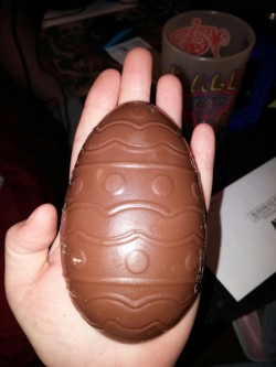 This. Is a &lsquo;Reester Egg&rsquo;. From my very bestest friend at work =3 That is my hand for scale&hellip; If i die please know i went super happy! Omnomnomnom!   HAPPY EASTER TUMBLR-LAND!!