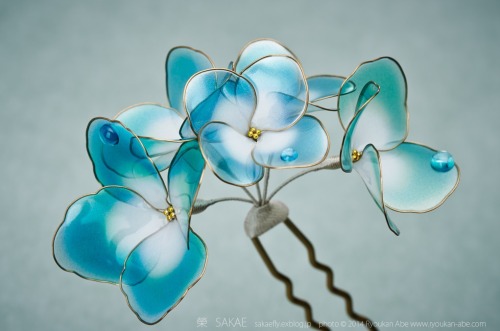 digitalramen: Artist Sakae spends months on each of her kanzashi hair ornaments.