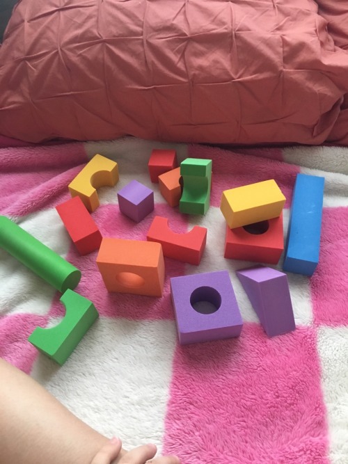 littleprincessfullawuv: strawberryeuphie: looks I made a castle ✨ (den knocked it over.. oops) Woah!