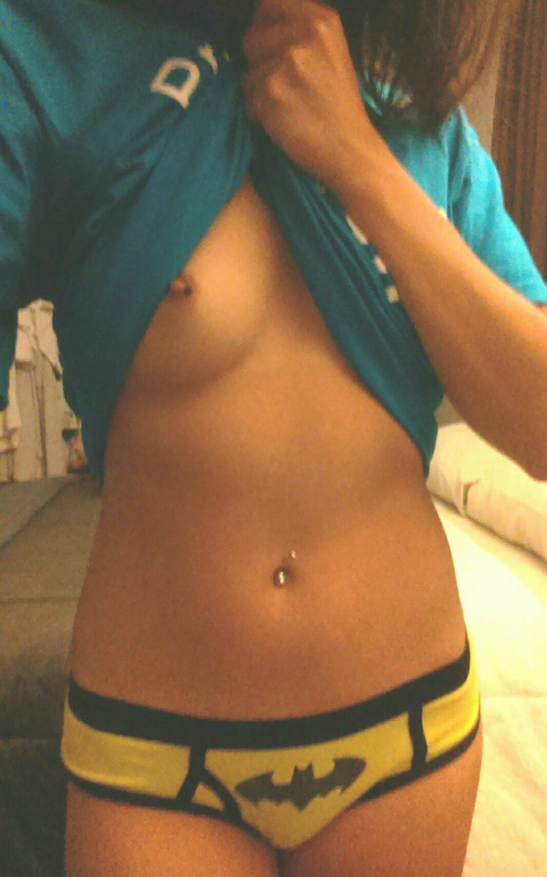 myskinisbare:  http://it-was-gone-with-the-wind.tumblr.com/
