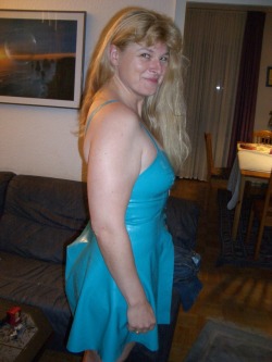 Bonngeil:geiles Gummikleid !! Irre Geil!