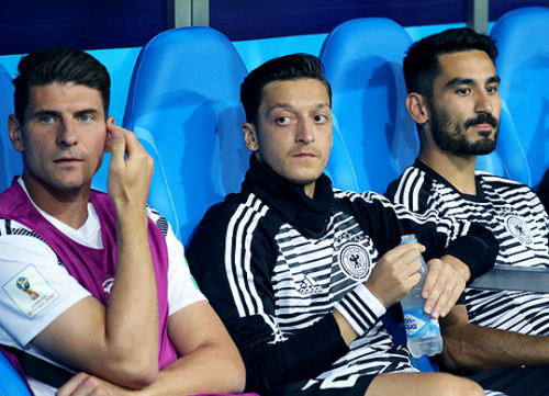 neymarjrs:Mario Gomez and Mesut Özil of Germany sits on the bench during the 2018 FIFA World Cup Rus