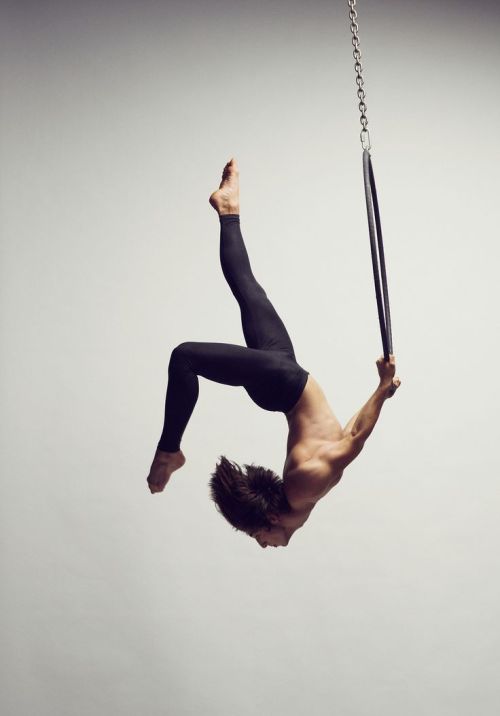 thefullerview:  (via Pin by Mark Roark on Athletic feats. | Pinterest) 
