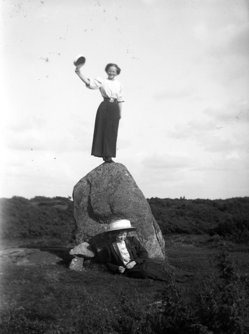 Olga and Elin Högvall, 1910, Sweden.