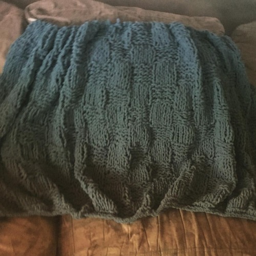 #bernatblanketyarn #blanket #knittersofinstagram #knitstagram #knittersoftheworld #knitting