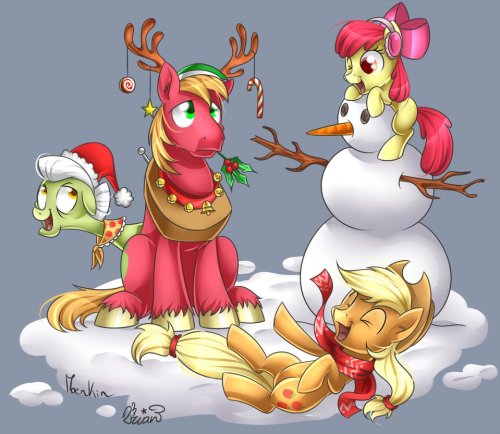 braeburn-corner:  midnight-blitzz:  This is how the Apple familiy celebrates xmas :3 By Moenkin  Reindeer Horse! :D  <3!