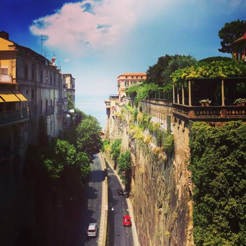 grgisthewerd:  Take me back to Sorrento ! Miss it already  (at Sorrento, Italy)