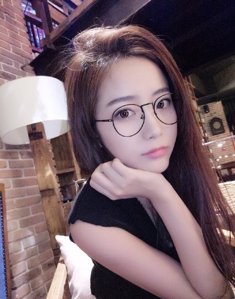 sexyeunji: 안녕하세요! 오랜만에 은지왔어요 ㅎㅎ꺅 ㅠ 요즘 바빠서 한동안 활동못했네여 ㅠ미안해여 오빠들~♥ 그래두!! 그동안 팔로워 오빠들 400분생겼어요 ㅎㅎ짝짝!!! 