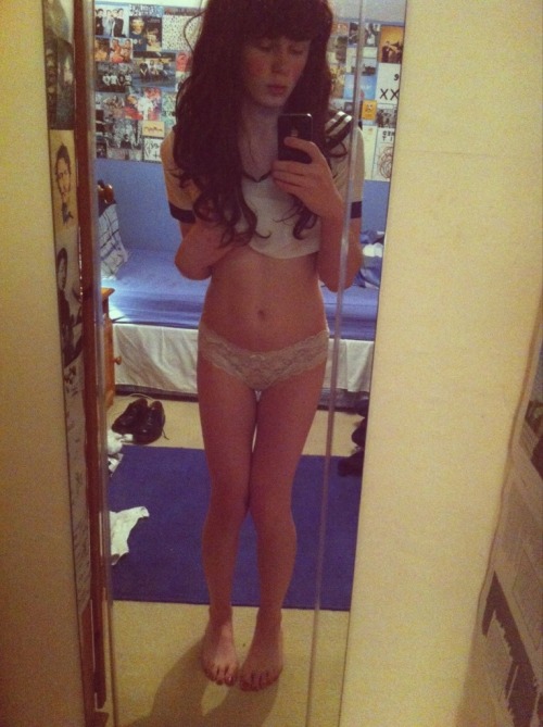 annabel-cd:I tried tucking for the first time today… I felt and looked so so feminine! x