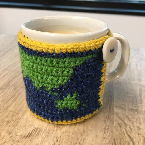 mostlyharmlessdesigns: World Map Mug Cozy by Kat Perdue Buy the pattern here!
