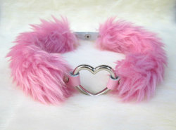 okwowcool:  fluffy collars from kerenika |