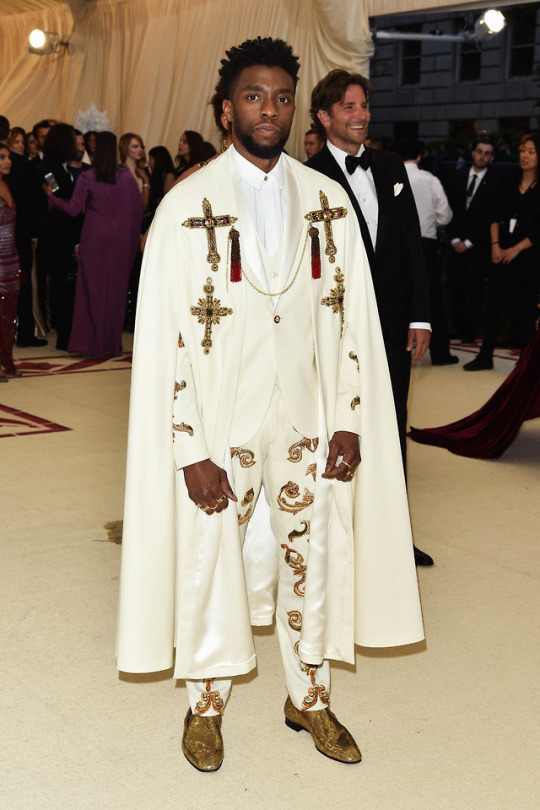 menandfashion: REDCARPET - MET GALA 2018 Chadwick Boseman in VERSACE and Christian