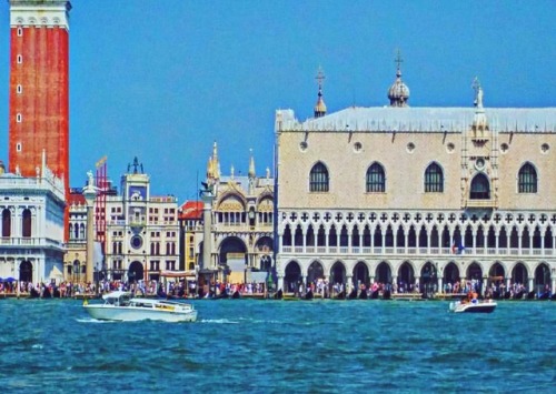 #piazzasanmarco #venezia #laguna #italiahttps://www.instagram.com/p/B2JyJl5oZ7S/?igshid=lvws28459h