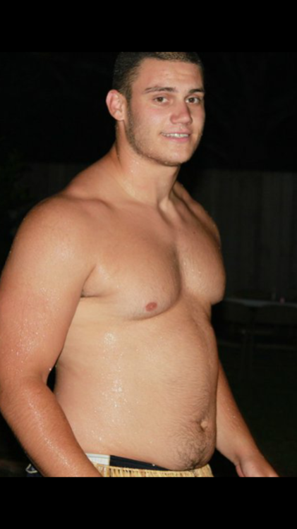 thedk159: Here’s a guy from my high school that got really big once he started playing footbal