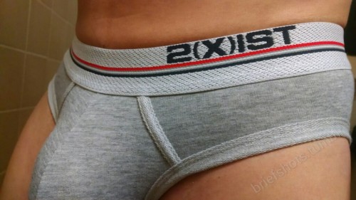 briefshots:  2(x)ist still knows how to make a sexy comfy brief.Thank you to them and thank you to the person who got me these. They’re super super comfortable.