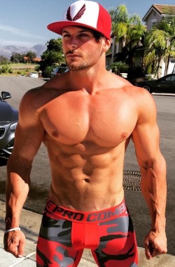 pec-men:  pec-men.tumblr.com