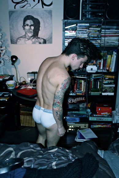 fuckyeaimgay:  Constant Gay Porn - Follow for more 