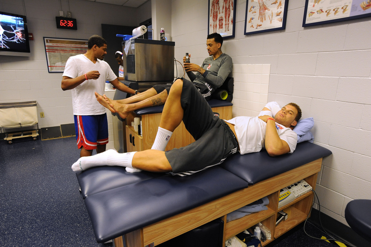 nba:  Blake Griffin and Matt Barnes of the Los Angeles Clippers sit in the training