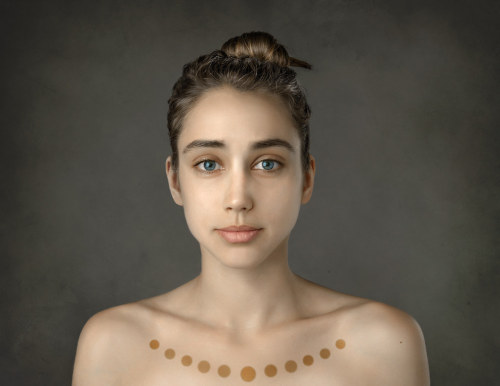 tonedbellyplease:  This is so interesting.  This Woman Had Her Face Photoshopped In Over 25 Countries To Examine Global Beauty Standards Through her work, Esther Honig hopes to discover if a global beauty standard actually exists. This is her unaltered