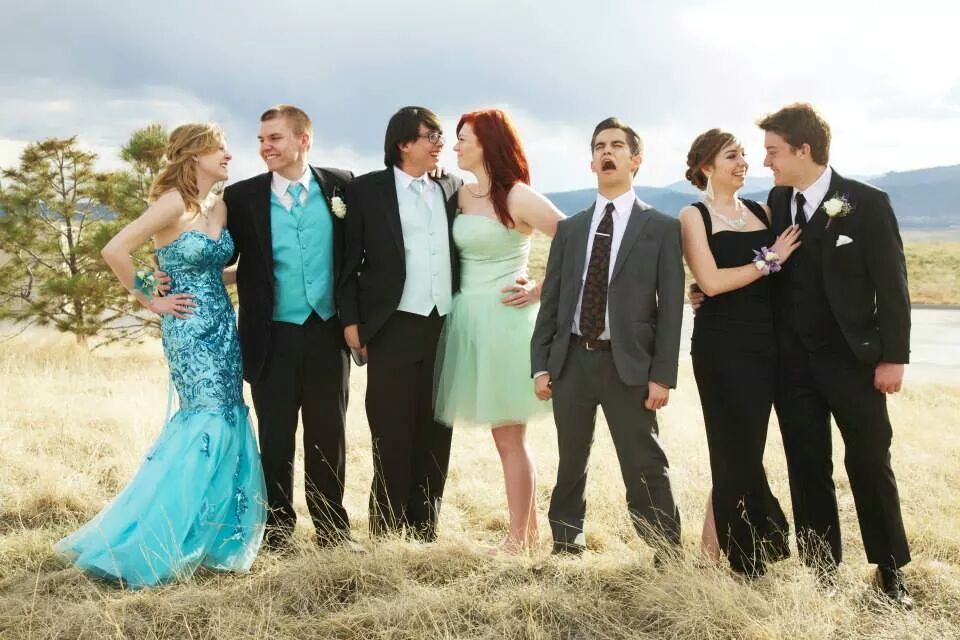 lolfactory:  My friend was the only one without a prom date- funny pictures