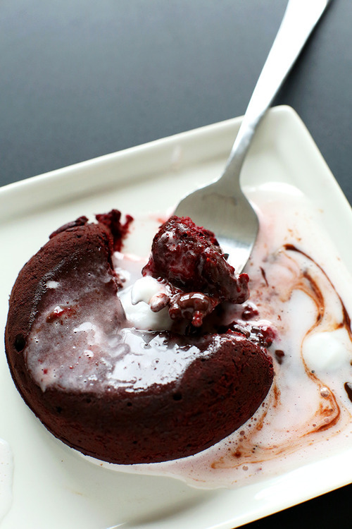 vegan-yums:  Vegan Chocolate Lava Cakes / Recipe
