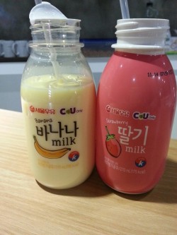 nae-nunmul:  Banana & Strawberry milk