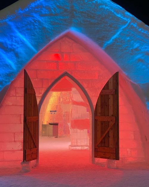 at Hotel de Glace Quebec-Canada
https://www.instagram.com/p/CnqDbgmN35O/?igshid=NGJjMDIxMWI=