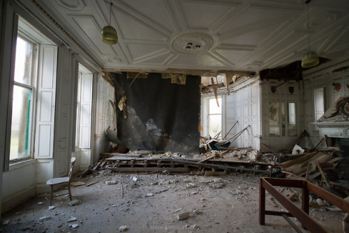 neveradullmo: Derelict Mansion.