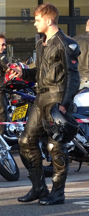 wetleathers: Tasty biker