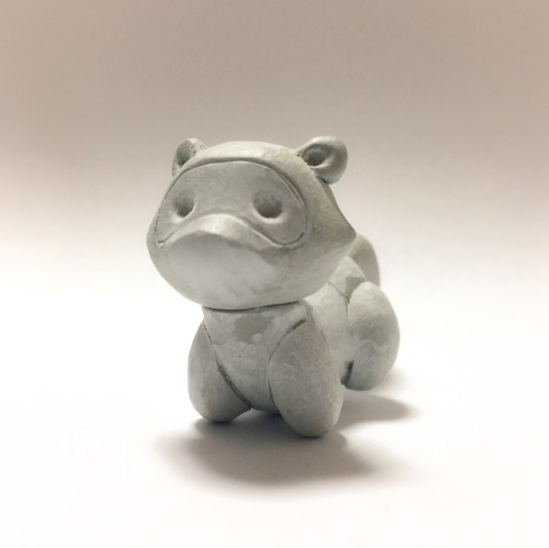 ブンブク その①アーカイブシリーズ（2017.07）豆妖狐から引き続きミニオン、ブンブクの製作です。タヌキらしい丸みのあるフォルムをバランスを見ながら少しずつ修正していきます。前の投稿　&lt