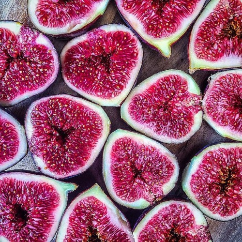 fitbodymag: Figs contain a lot of Fiber, which can help in weight loss by suppressing appetite. Chec