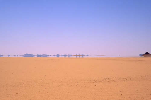 the-phantoms-m:  逃げ水 Road mirage