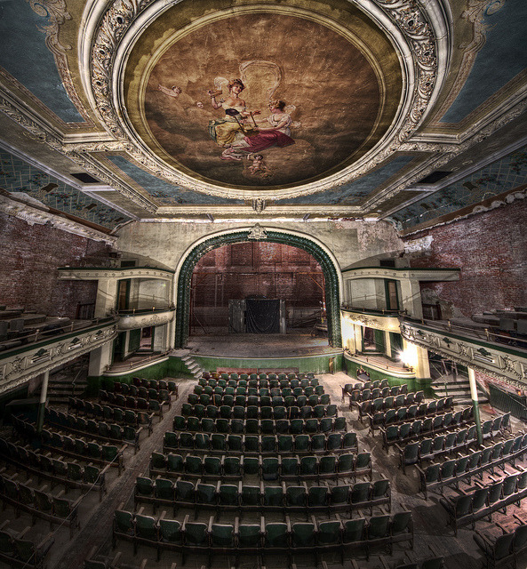 fabforgottennobility:  The Haunting New Bedford Orphuem by Frank C. Grace (Trig Photography)