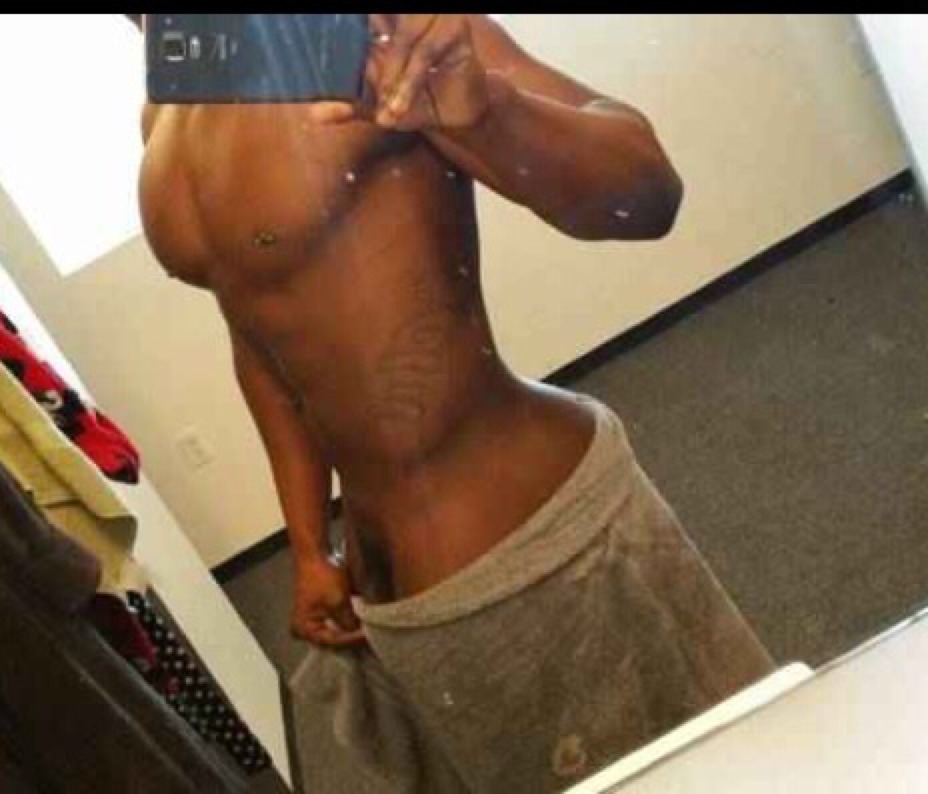 iloveazz89:  iloveazz89.tumblr.com   To submit ass pics send them to KIK : topjerzee.